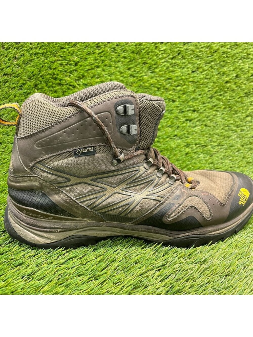 The North Face Hedgehog Fastpack Mid GTX Mens Size 11.5 Brown Black Hiking Boots